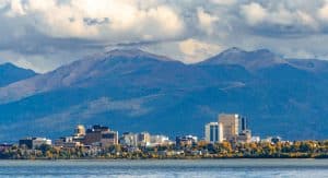 Anchorage met bergen tijdens Anchorage Flightseeing Experience