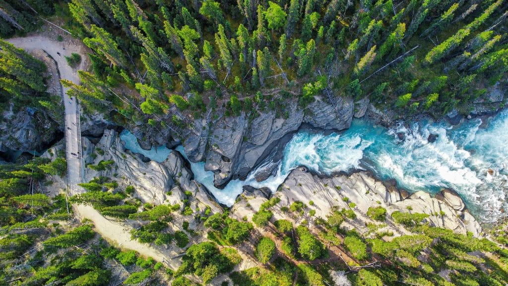 Luchtfoto van Mistaya Canyon in Banff National Park Alberta