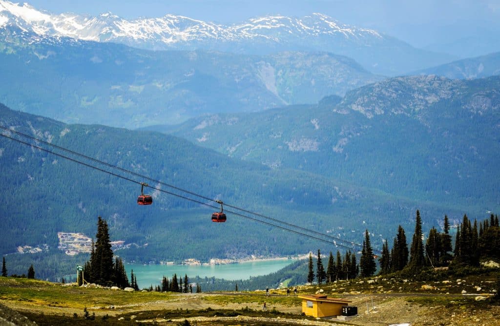 Gondellift in Whistler British Columbia Canada met berglandschap
