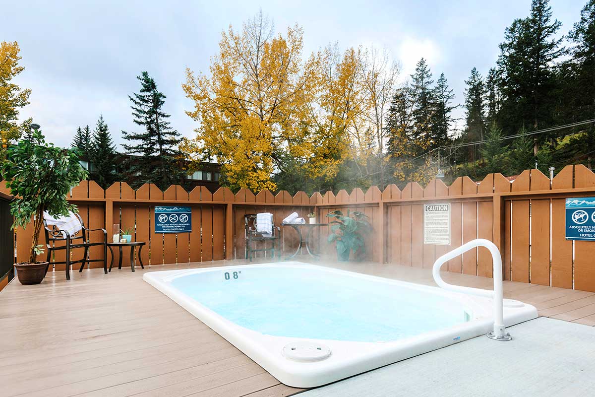 Buitenhottub bij Lobstick Lodge in Jasper