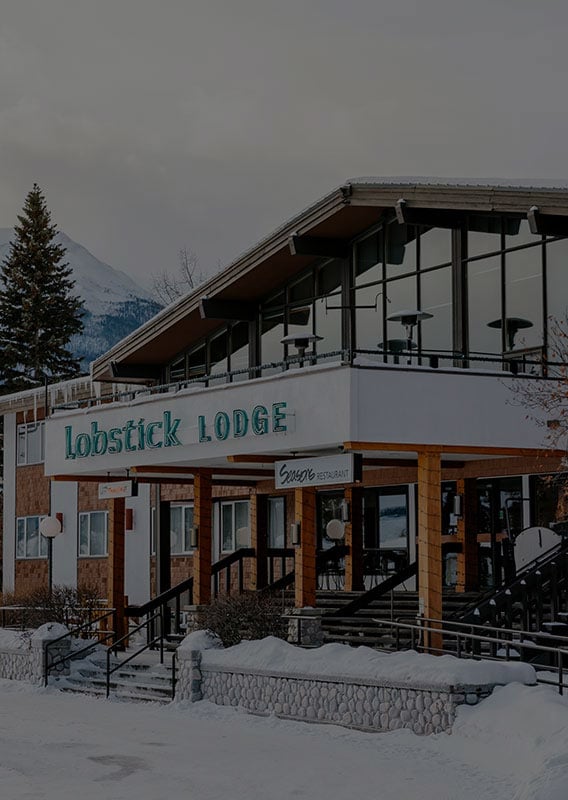 Winterexterieur van Lobstick Lodge in Jasper
