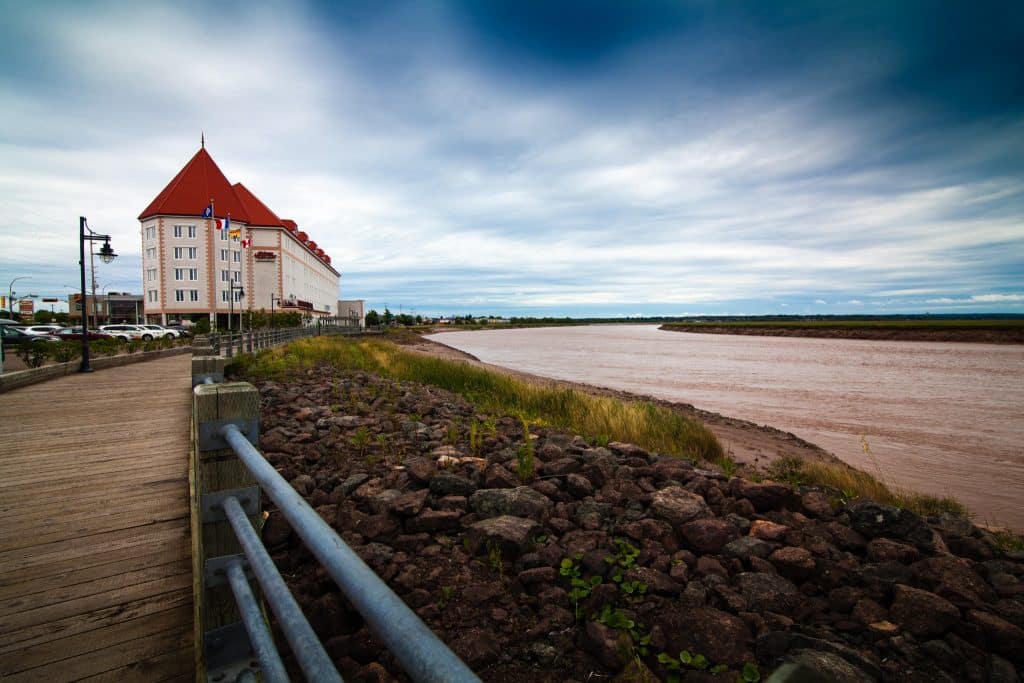 Atlantisch Canada NB Moncton boulevard en Petitcodiac River