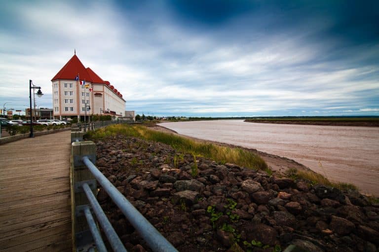 Atlantisch Canada NB Moncton boulevard en Petitcodiac River