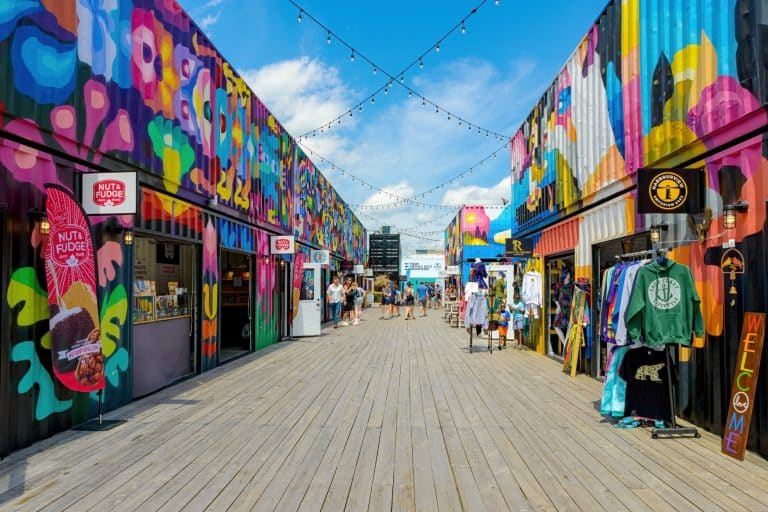 Atlantisch Canada NB Saint John container market boardwalk