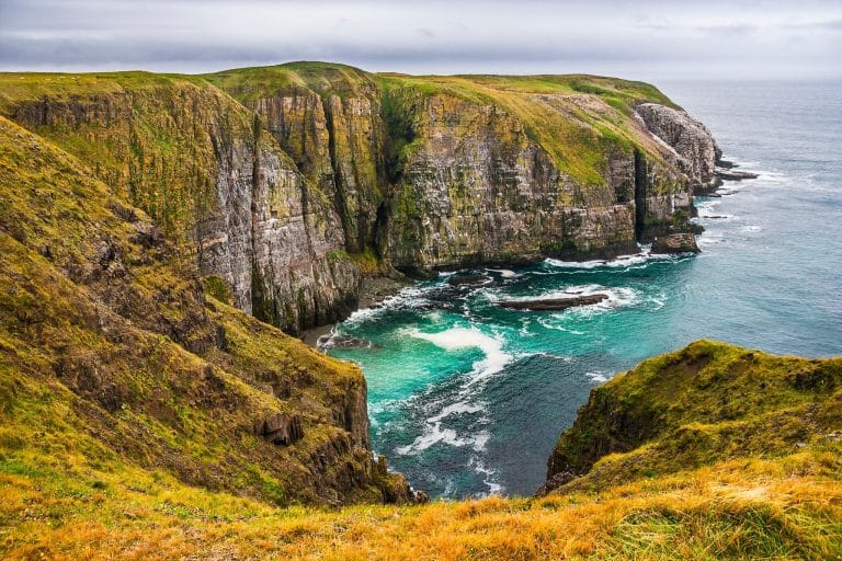 Atlantisch Canada NL Cape St Marys klifkust met groene hellingen