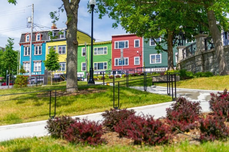 Atlantisch Canada Newfoundland Labrador St Johns gekleurde huizen centrum