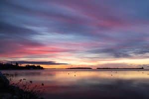 Zonsondergang aan de kust van Chester in Nova Scotia