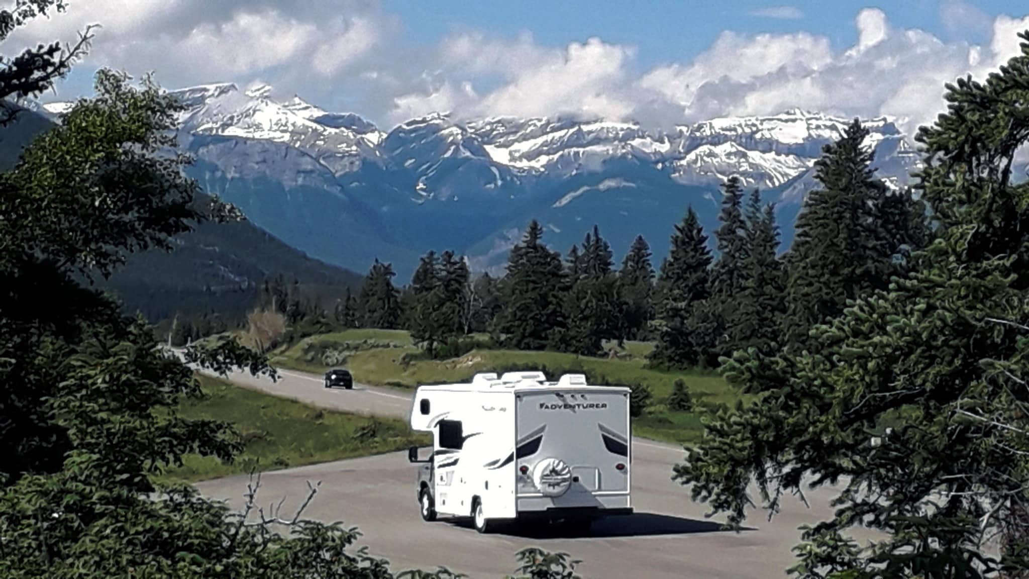 Fraserway C-Medium motorhome in Jasper Alberta bergen