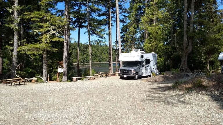 Fraserway C-Medium motorhome bij Ucluelet aan kust