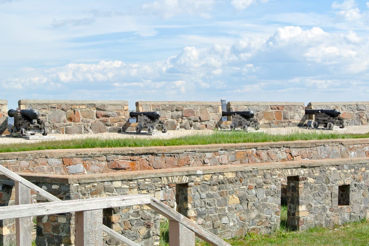Centraal Canada MB Churchill historisch fort met kanonnen