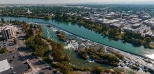 Rivier met watervallen in Idaho Falls