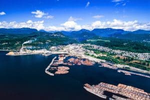 Luchtfoto van Powell River aan de Sunshine Coast