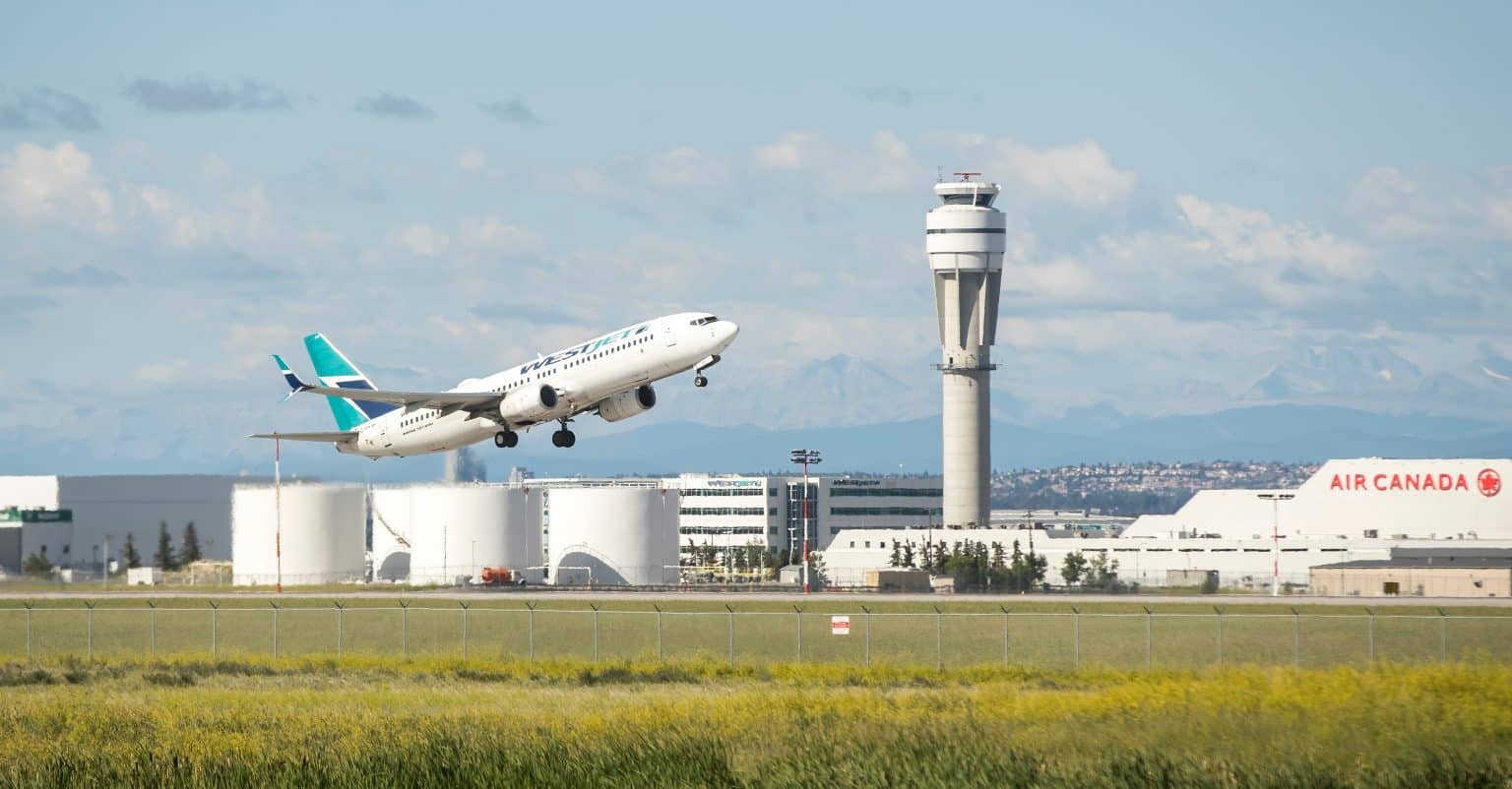 Vliegtuig vertrekt van Calgary International Airport in Alberta