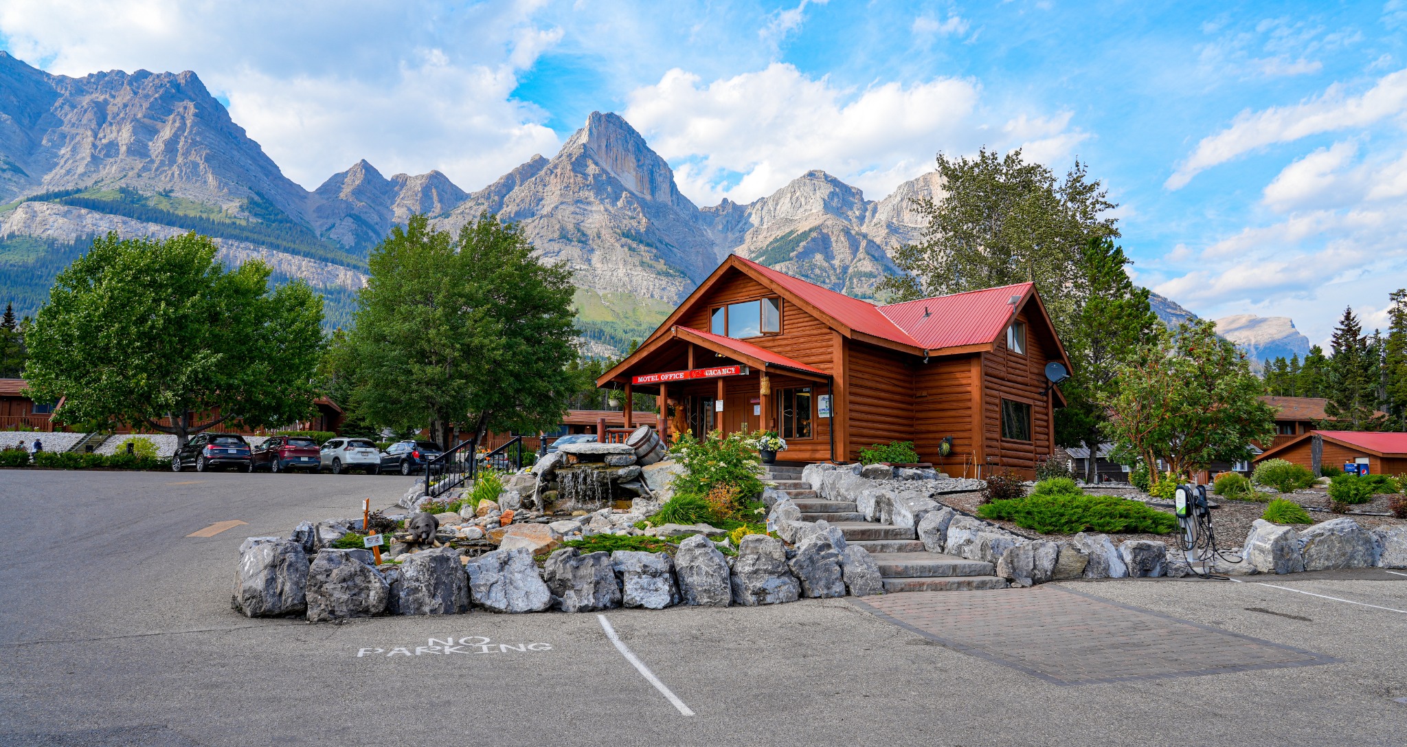 West Canada AB Canmore houten lodge met bergen