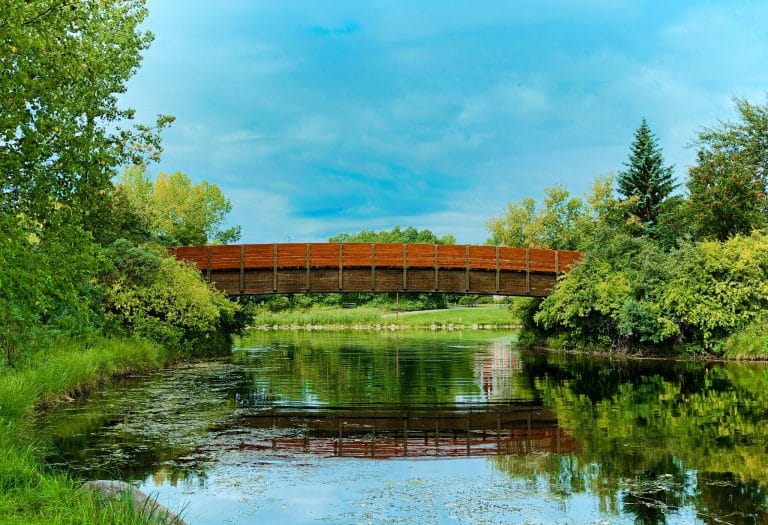 West Canada AB Red Deer houten brug in park