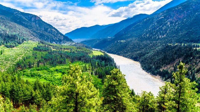 West Canada BC Lytton rivier door groen berggebied