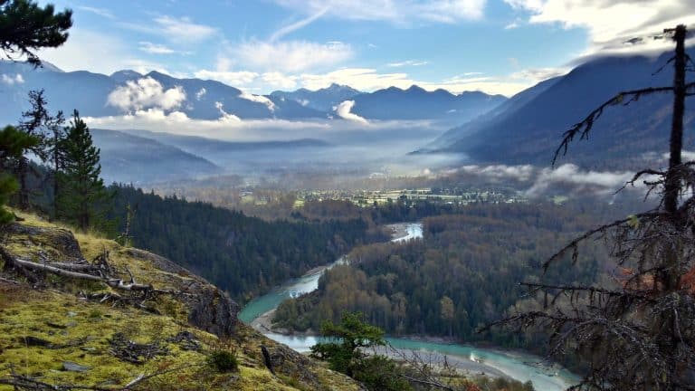 West Canada BC Pemberton vallei met rivier en bergen
