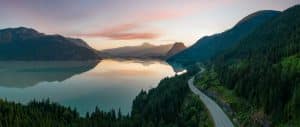 Sea to Sky Highway langs meer en bergen in British Columbia