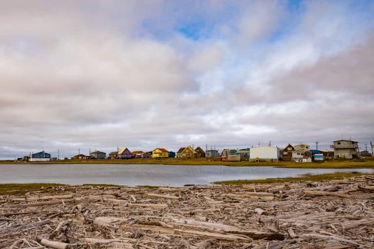 Yukon Noord Canada NT Tuktoyaktuk dorp houten huizen water