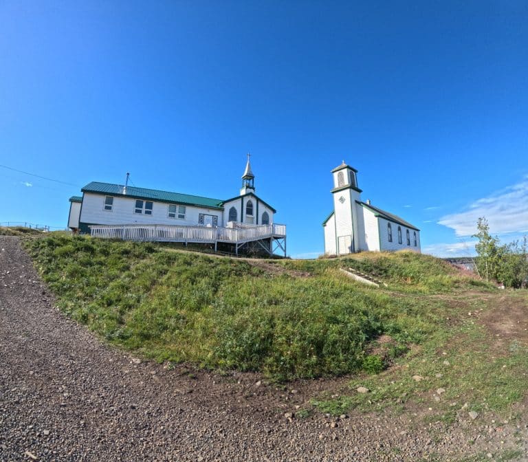 Yukon Noord Canada NT Tuktoyaktuk kerk op heuvel