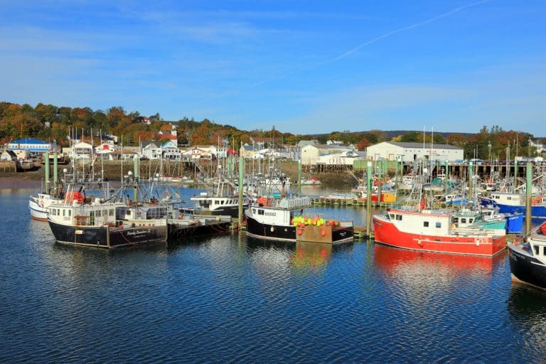 Atlantisch Canada NS Digby vissershaven met boten en kustdorp