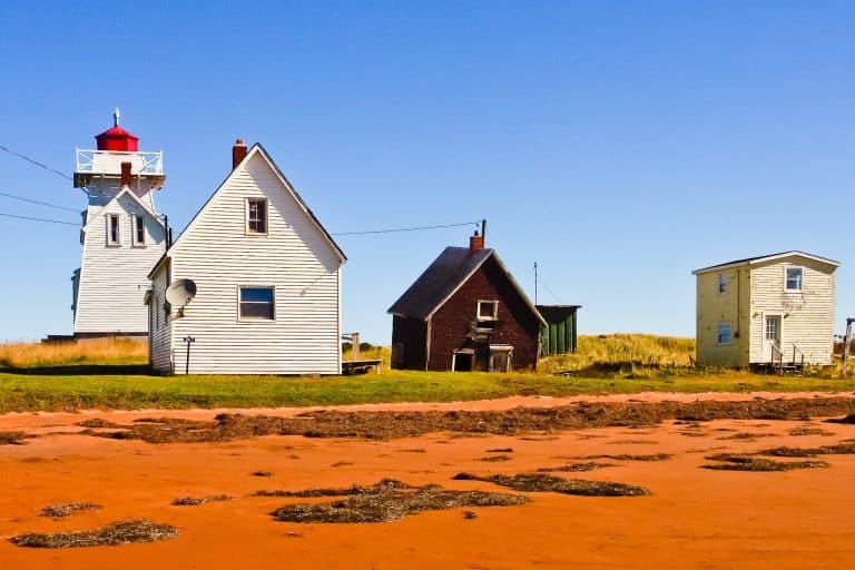 Atlantisch Canada PE North Rustico vuurtoren en huizen aan kust