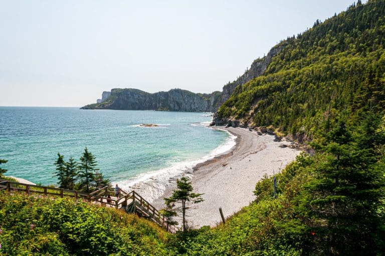 Atlantisch Canada QC Perce Rocher Perce met kustlijn