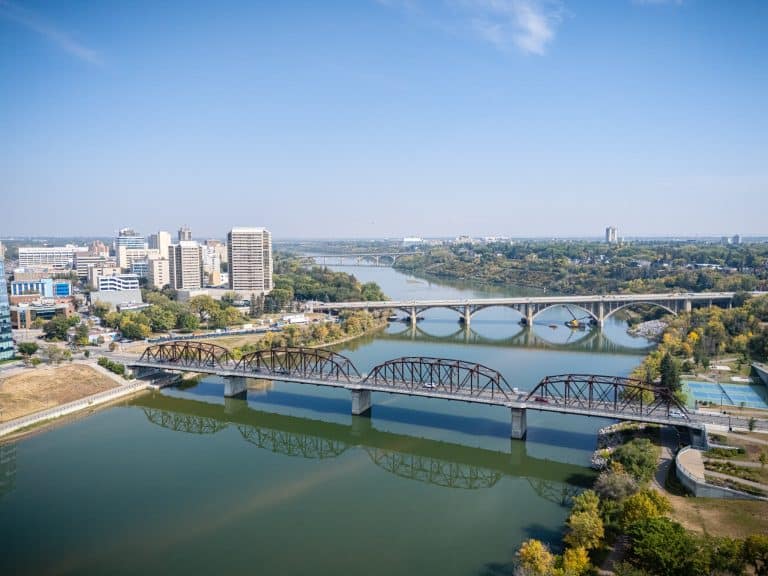 Centraal Canada SK Saskatoon bruggen over South Saskatchewan River