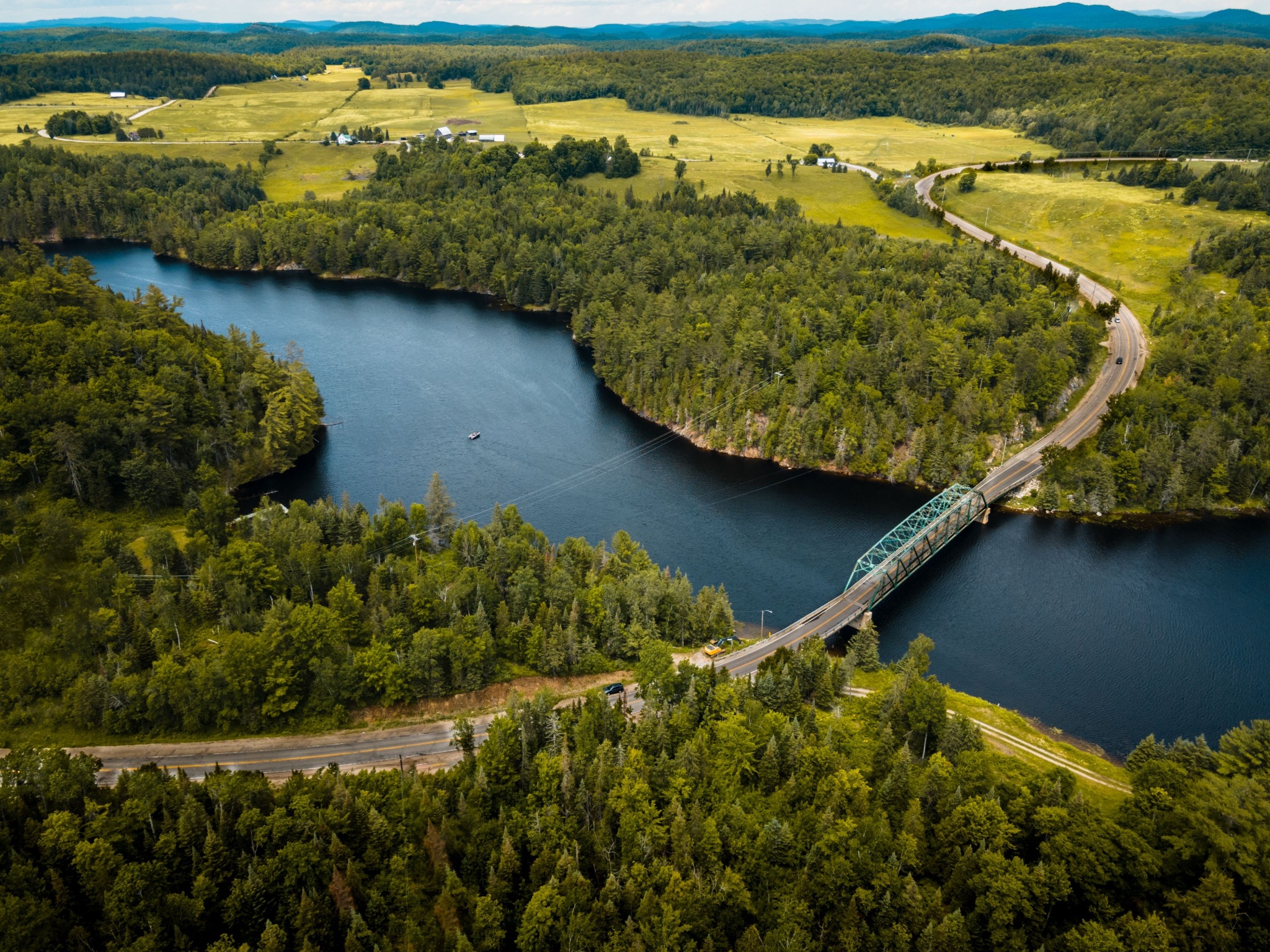 Oost Canada ON Algonquin Provincial Park luchtfoto meer met brug