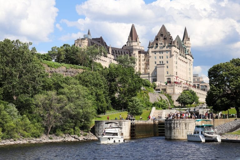 Oost Canada ON Ottawa Chateau Laurier en Rideau Canal