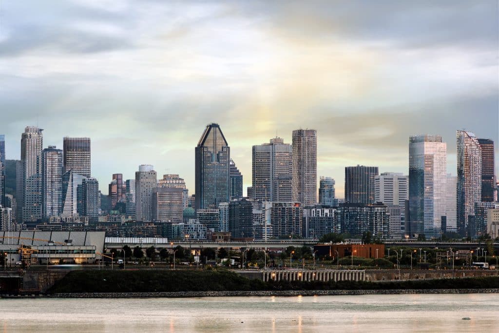 Oost Canada QC Montreal skyline bij zonsondergang