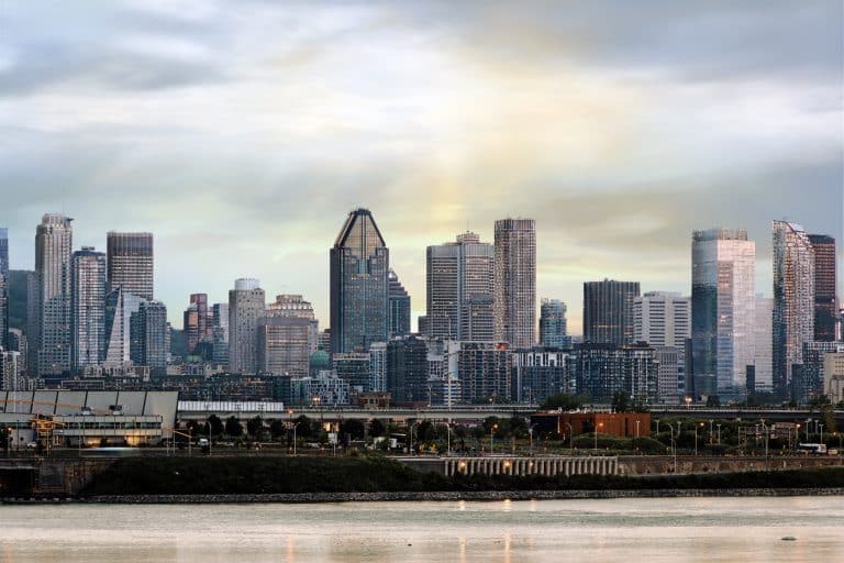 Oost Canada QC Montreal skyline bij zonsondergang