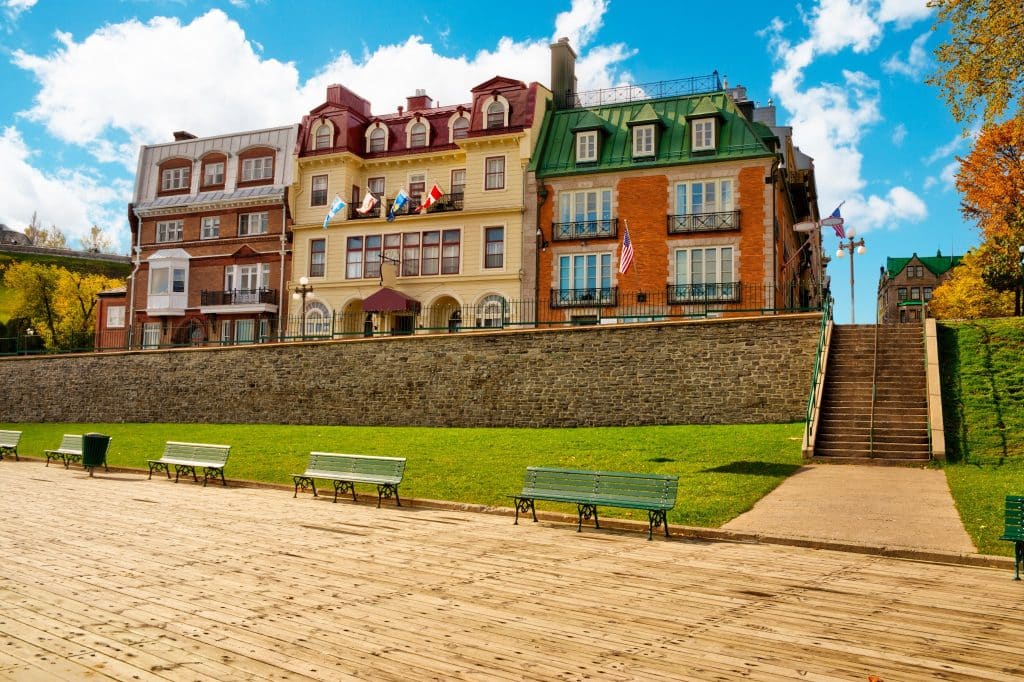 Oost Canada QC Quebec City gekleurde gevels bij Dufferin Terrace