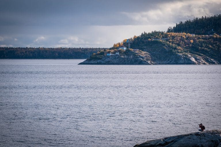 Oost Canada QC Tadoussac rotsachtig eiland in StLawrence River