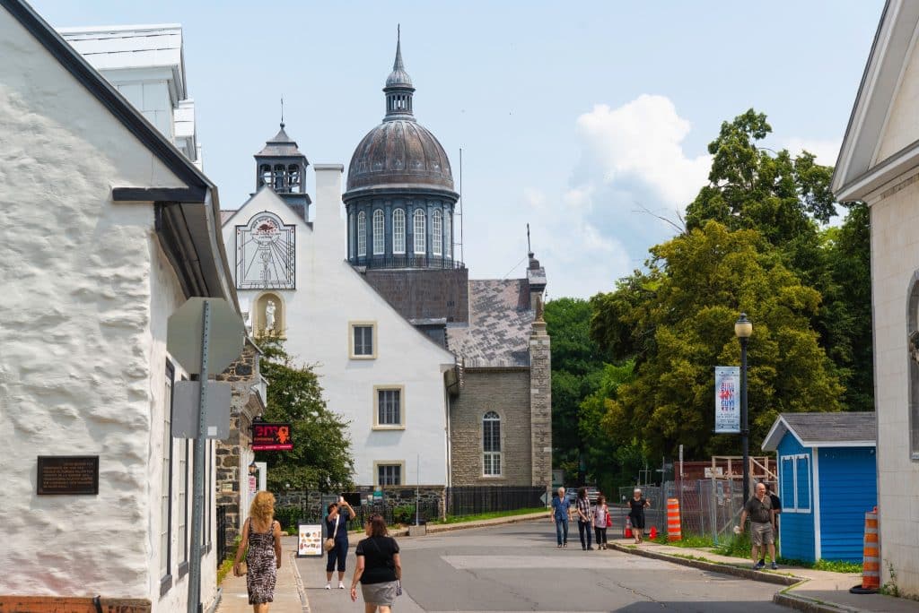 Oost Canada QC Trois-Rivières straatbeeld met heiligdom Notre Dame du Cap