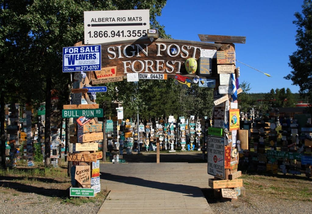 Yukon Watson Lake Sign Post Forest ingang