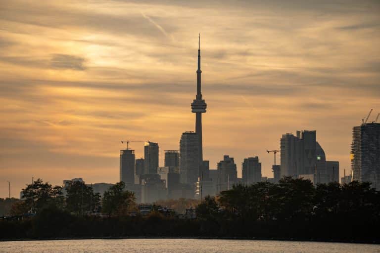 Toronto stedentrip - Oost Canada ON Toronto CN Tower skyline bij zonsondergang