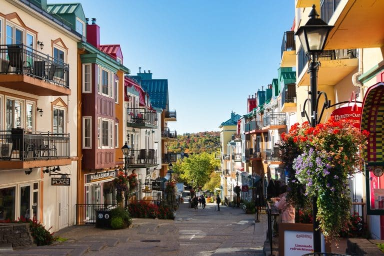 Oost Canada QC Mont Tremblant gekleurde gevels centrum