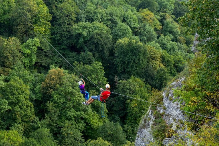 Oost Canada QC Mont Tremblant zipline boven bos