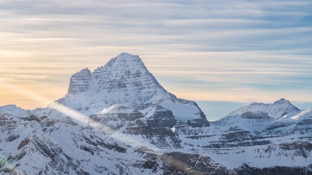 West Canada AB Banff Three Sisters Peaks zonsopkomst besneeuwde berg