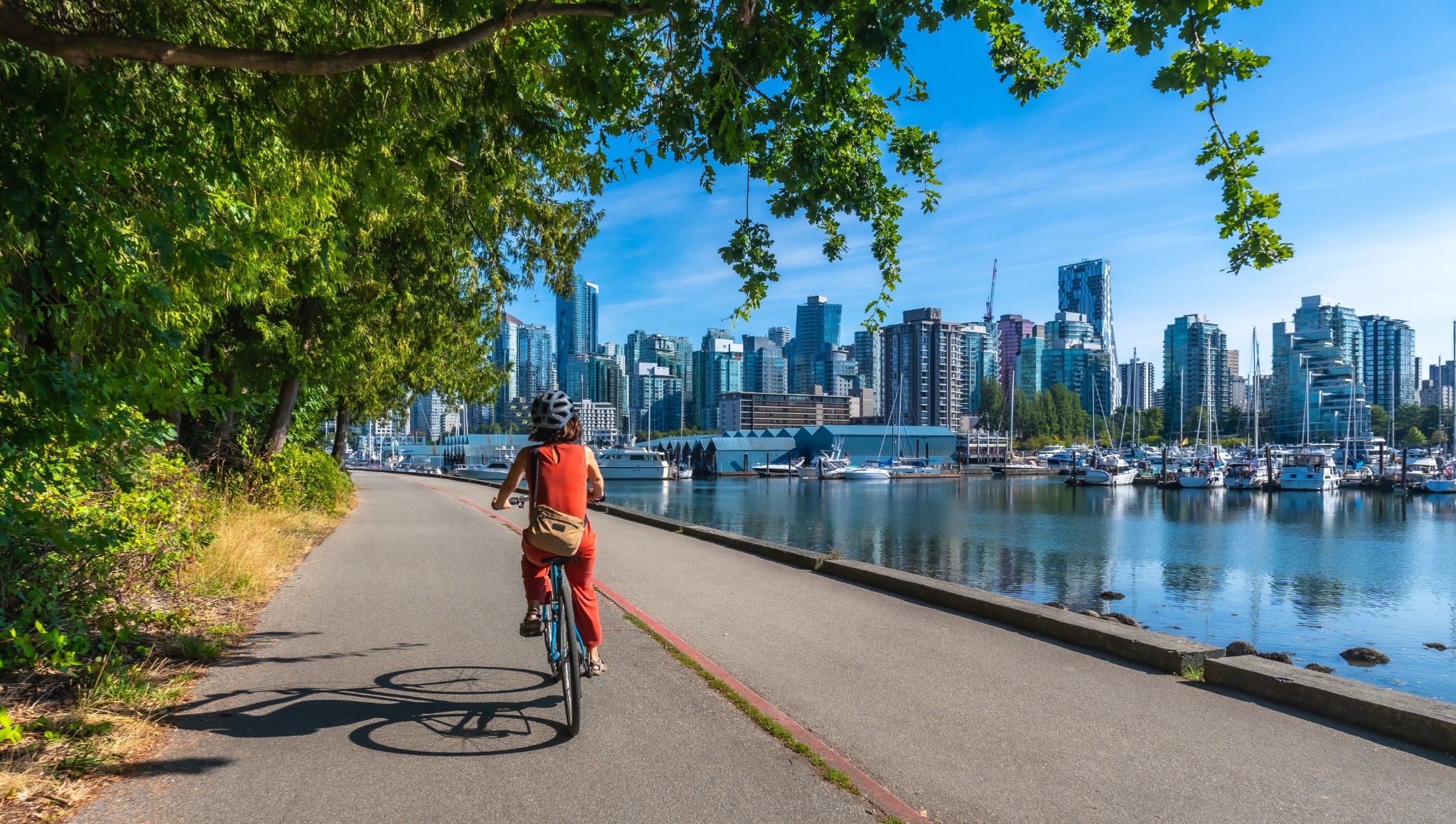 West Canada BC Vancouver fietsen op stanley park seawall met skyline