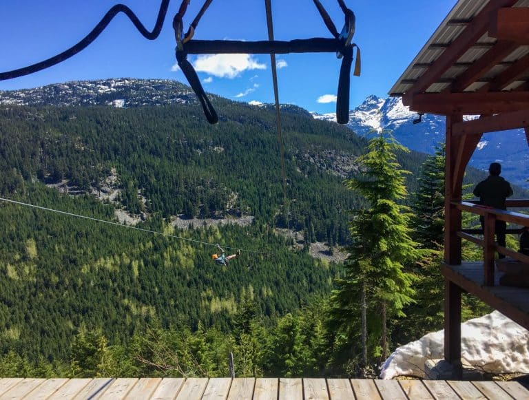 West Canada BC Whistler zipline over bergvallei