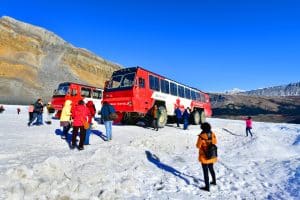 Yukon Noord Canada AB Columbia Icefield Athabasca Glacier Ice Explorer met bezoekers