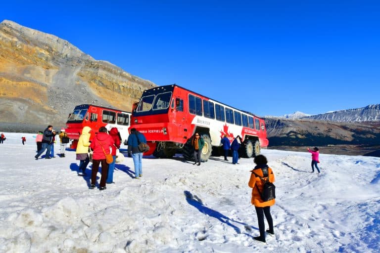 Yukon Noord Canada AB Columbia Icefield Athabasca Glacier Ice Explorer met bezoekers