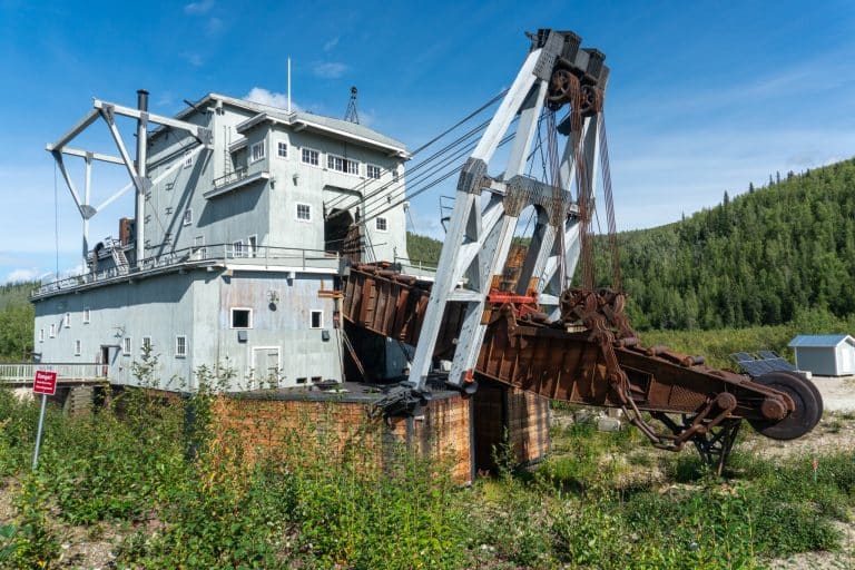 Yukon YT Dawson City historische gouddredge mijnmachine