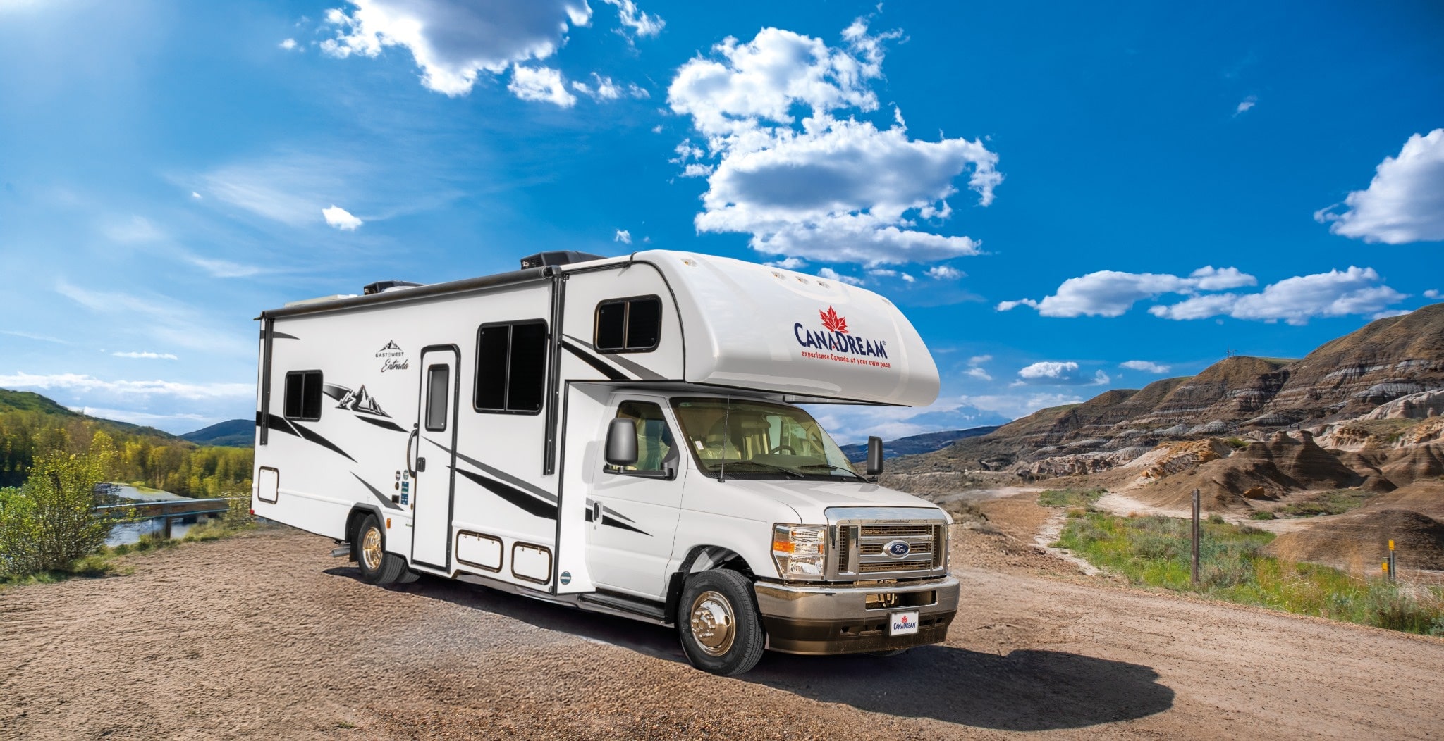 Alberta Badlands met MHL camper in open landschap